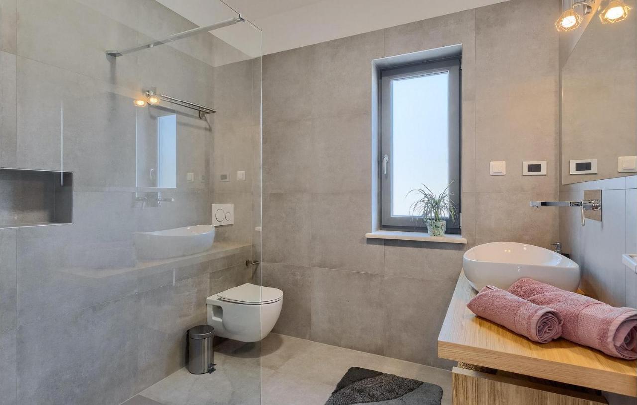Lovely In With Kitchen Porec