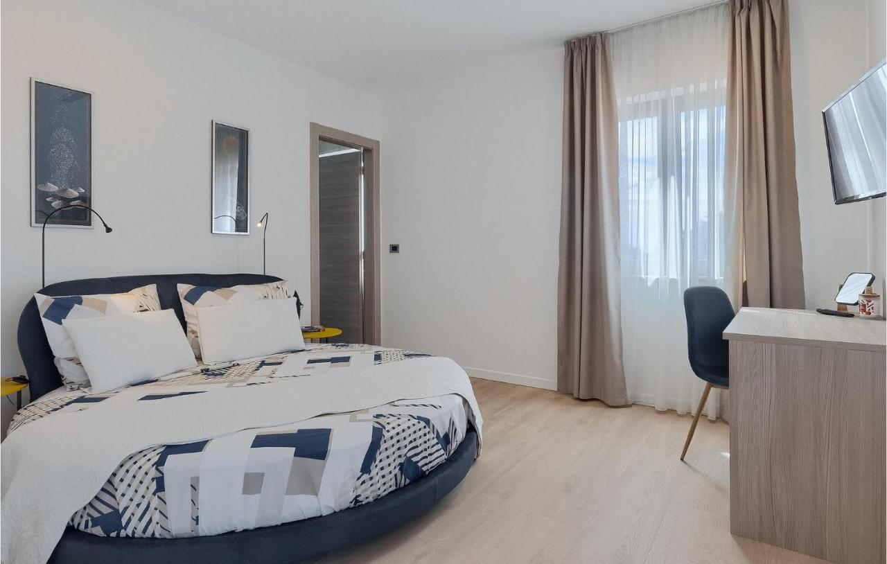 Vikendica Lovely In With Kitchen Porec